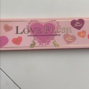 Too Faced: Love Flush Blush palette